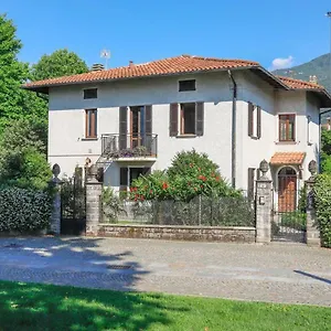 https://villa-lago.it-lombardy.com